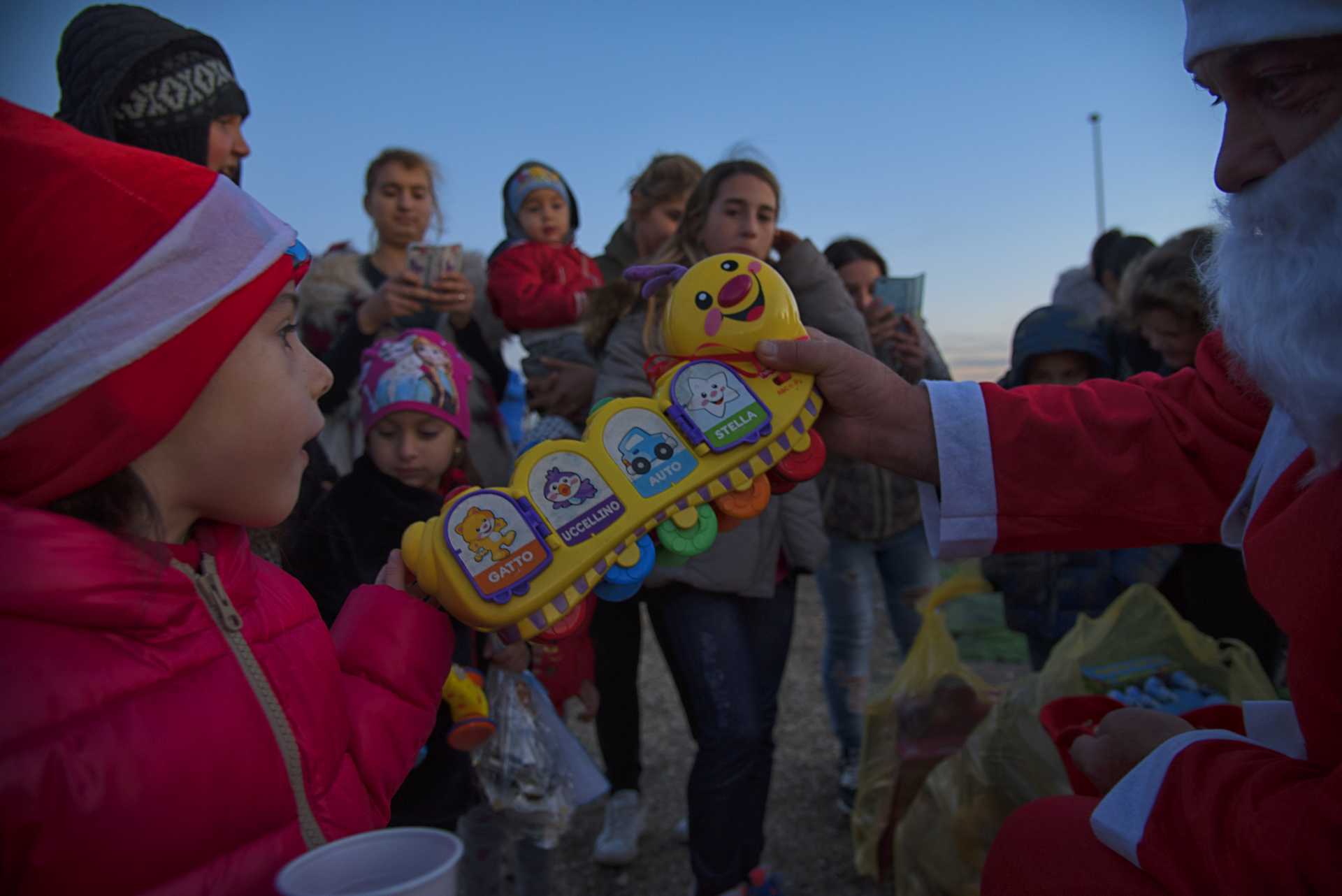 Dona un giocattolo, la festa di Natale dell''Idroscalo